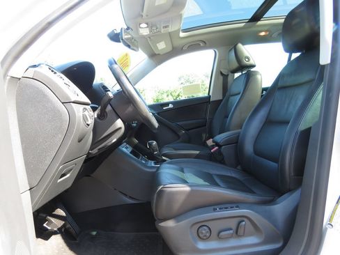 Used 2017 Volkswagen Tiguan Sport AWD/4WD image 10