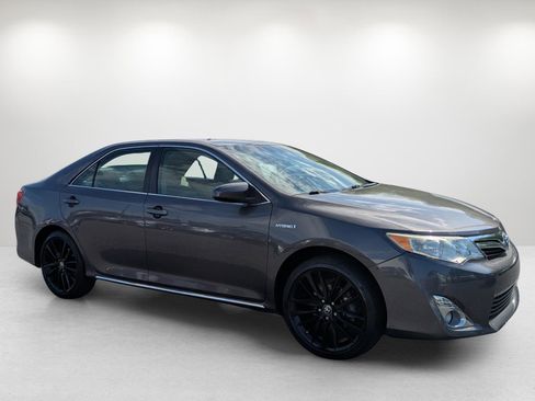 Used 2014 Toyota Camry XLE image 3