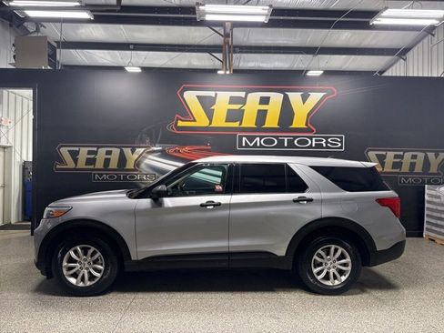Used 2021 Ford Explorer 4WD image 3