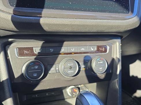 Used 2021 Volkswagen Tiguan SE image 13