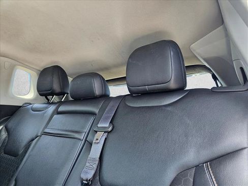 Used 2018 Jeep Compass Latitude w/ Popular Equipment Group FWD image 10