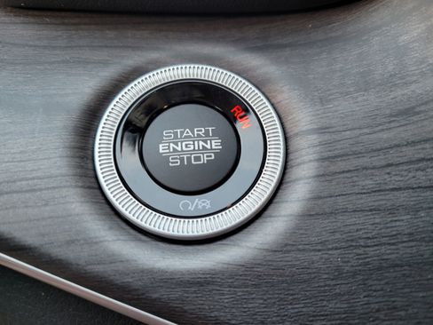 Used 2023 Jeep Grand Cherokee Limited w/ Luxury Tech Group II image 21