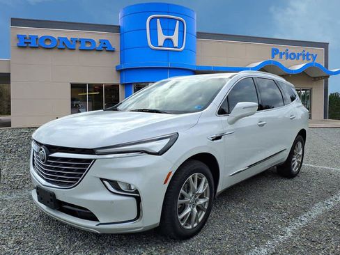 Used 2023 Buick Enclave Premium w/ Experience Buick Package FWD image 1