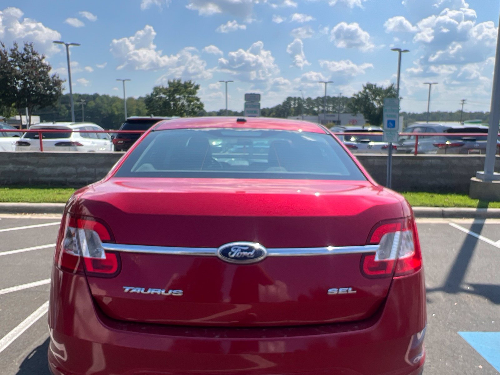 Used 2011 Ford Taurus SEL FWD image 15