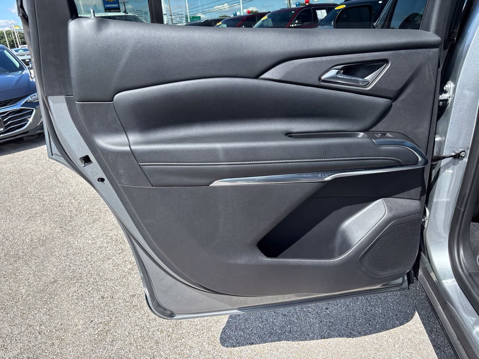 Used 2025 Chevrolet Traverse LT w/ Driver Confidence Package FWD image 16