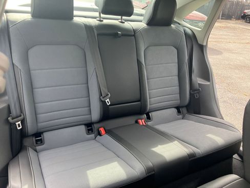 Used 2025 Volkswagen Jetta SE image 37