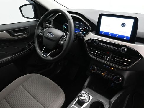 Used 2022 Ford Escape SE w/ SE Sport Appearance Package image 18