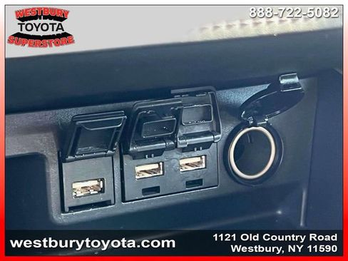 Used 2021 Toyota Highlander XLE image 34