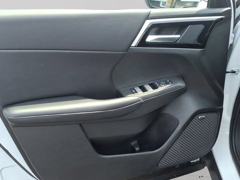 Used 2025 Mitsubishi Outlander SE AWD/4WD image 8