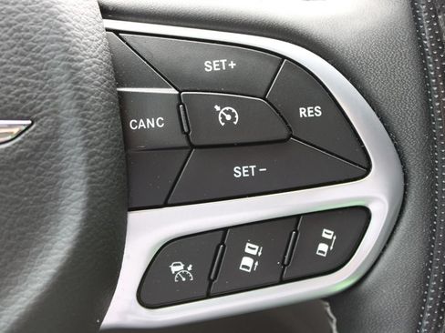 Used 2023 Chrysler Pacifica Limited w/ Uconnect Theater Family Group FWD image 22