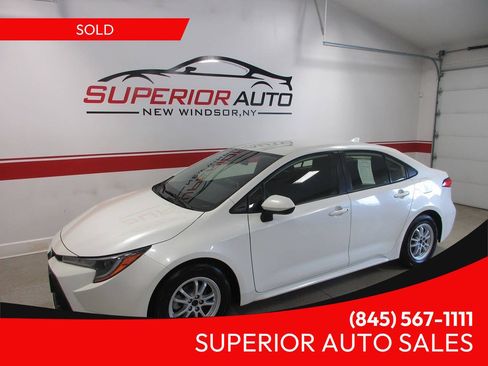 Used 2021 Toyota Corolla LE FWD image 1