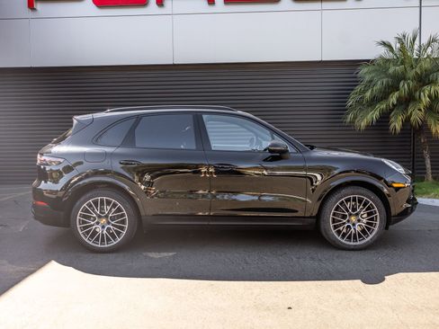 Certified 2023 Porsche Cayenne image 10