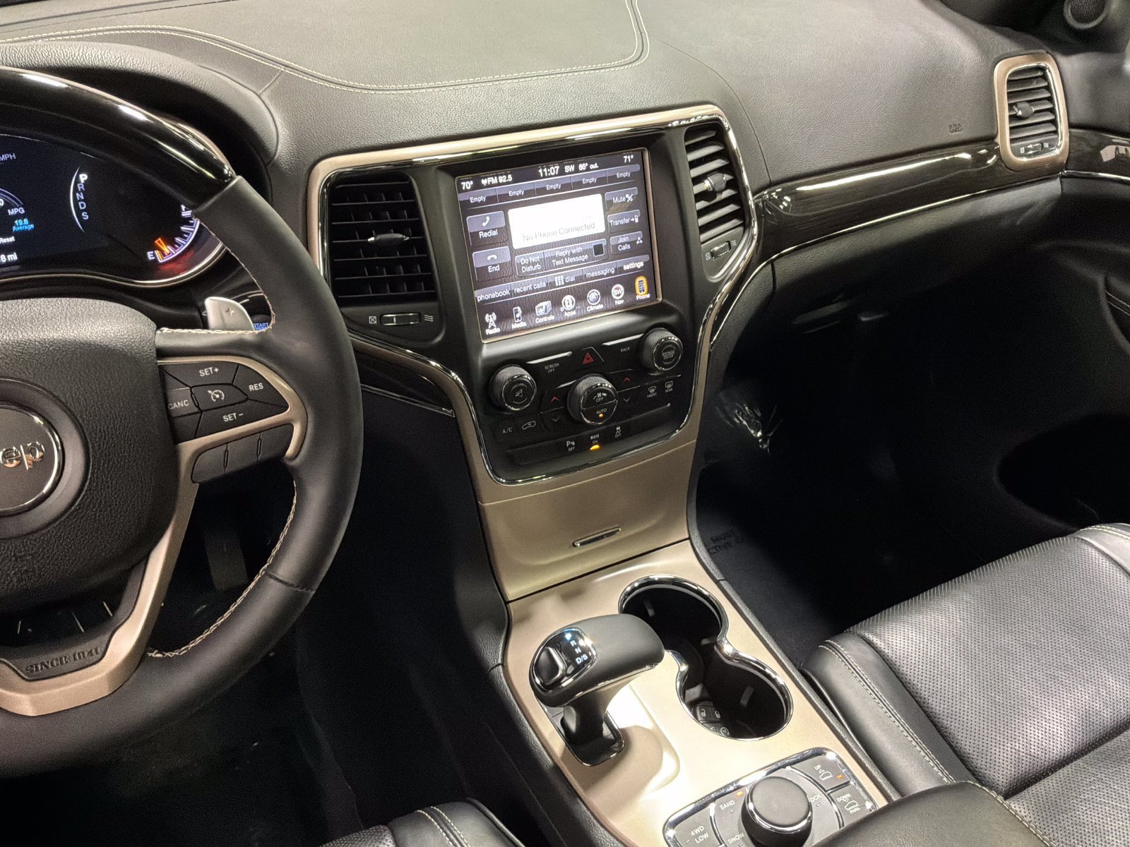 Used 2015 Jeep Grand Cherokee Overland AWD/4WD image 7