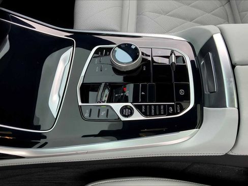 Used 2025 BMW X7 xDrive40i w/ Executive Package image 31