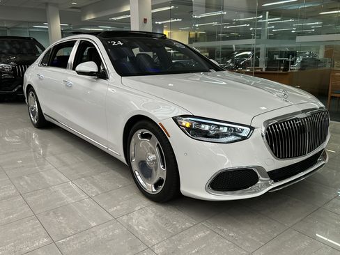 Certified 2024 Mercedes-Benz Maybach S 580 4MATIC image 3