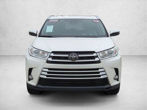 Certified 2017 Toyota Highlander XLE AWD/4WD image 2