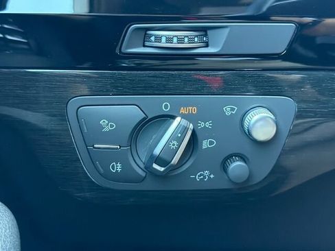 Used 2019 Audi Q7 3.0T Prestige w/ Prestige Package AWD/4WD image 34