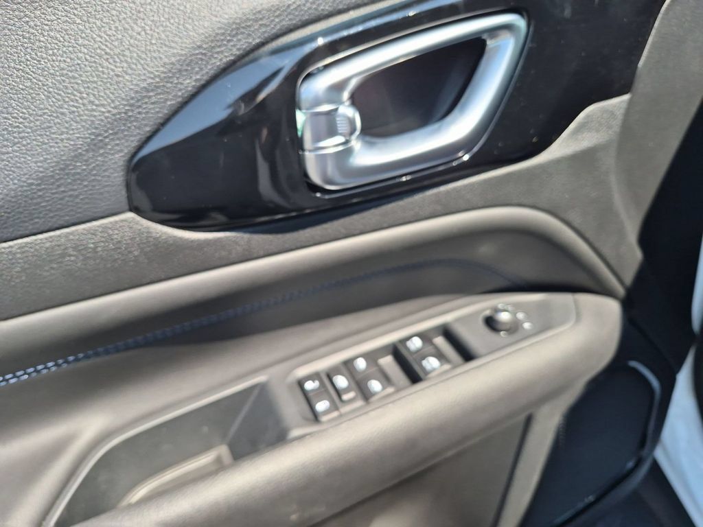 New 2026 Jeep Compass Latitude AWD/4WD image 14