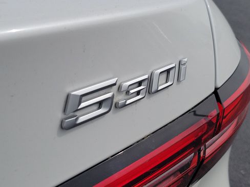 Used 2024 BMW 530i xDrive AWD/4WD image 9