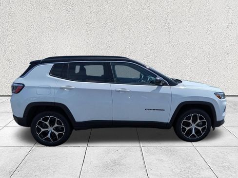 Used 2024 Jeep Compass Limited AWD/4WD image 2