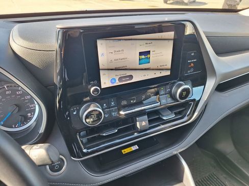 Certified 2025 Toyota Highlander XLE image 14