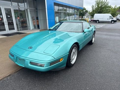 Used 1991 Chevrolet Corvette Coupe RWD image 2