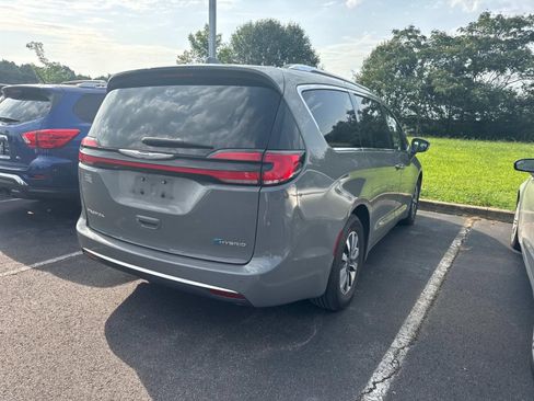 Used 2021 Chrysler Pacifica Touring-L FWD image 14