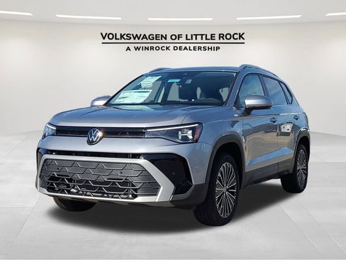 New 2026 Volkswagen Taos SE image 1