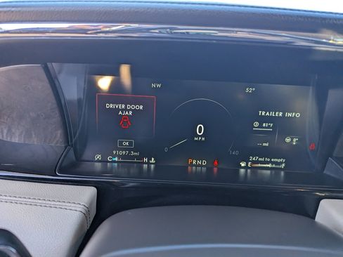 Used 2018 Lincoln Navigator Reserve image 28