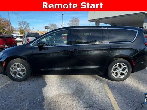 Used 2024 Chrysler Pacifica Limited image 6