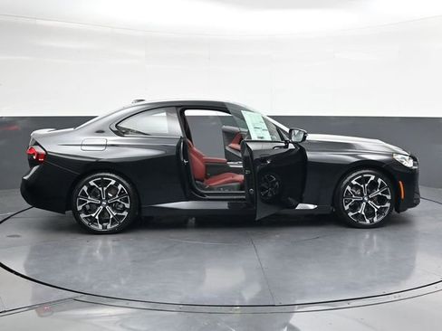Used 2025 BMW 230i xDrive Coupe w/ Premium Package image 33