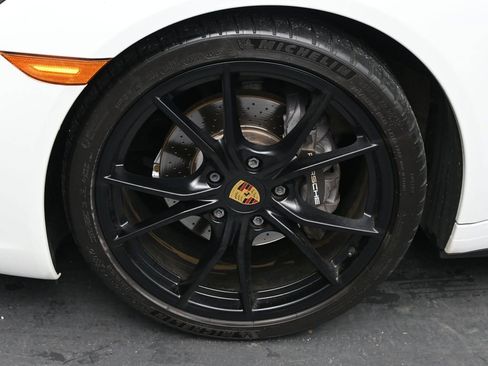 Certified 2018 Porsche 911 Carrera 4 image 21