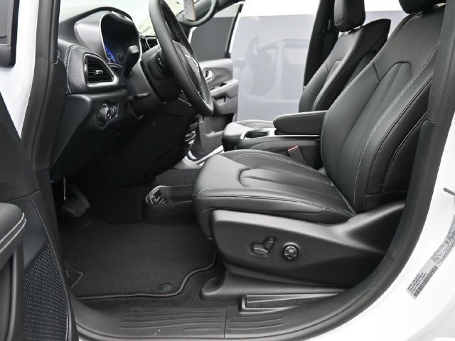 New 2025 Chrysler Pacifica Select w/ Uconnect Theater Family Group AWD/4WD image 10