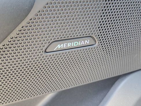 Used 2025 Land Rover Range Rover Velar S AWD/4WD image 10
