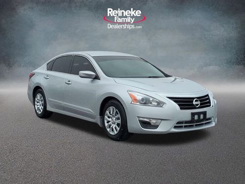 Used 2014 Nissan Altima 2.5 S w/ Display Audio Package image 3