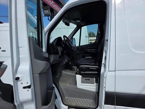 Used 2018 Mercedes-Benz Sprinter 2500 image 10