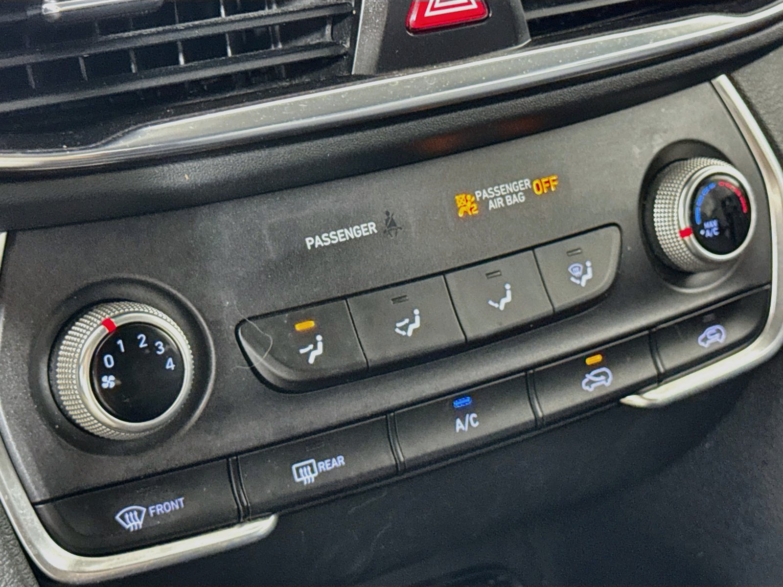 Used 2019 Hyundai Santa Fe SE AWD/4WD image 19
