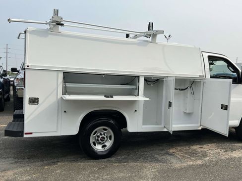 Used 2023 GMC Savana 3500 w/ Power Convenience Package image 13