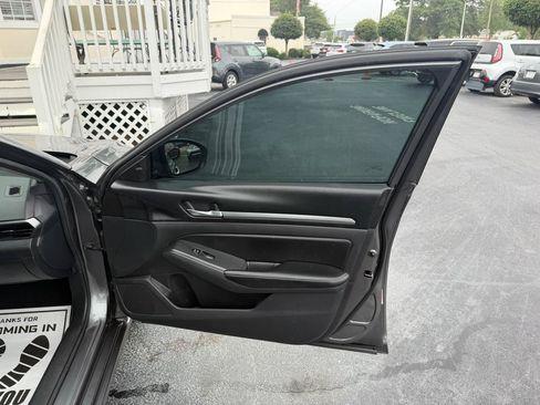 Used 2022 Nissan Altima 2.5 SV FWD image 21