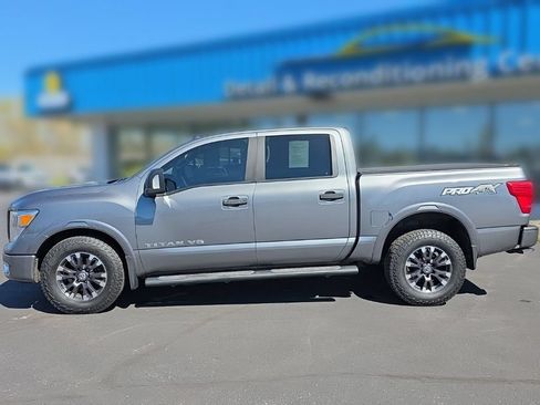Used 2018 Nissan Titan PRO-4X AWD/4WD image 2