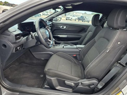 Used 2025 Ford Mustang Coupe RWD image 11