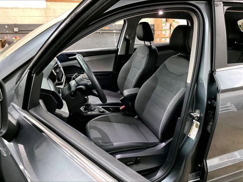 Used 2022 Volkswagen Taos SE w/ Panoramic Sunroof Package image 27