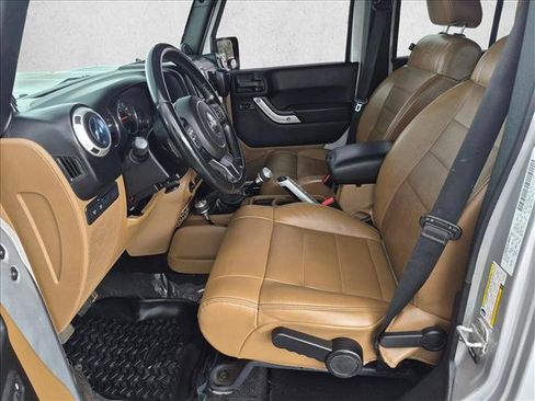 Used 2012 Jeep Wrangler Unlimited Rubicon w/ Connectivity Group AWD/4WD image 15