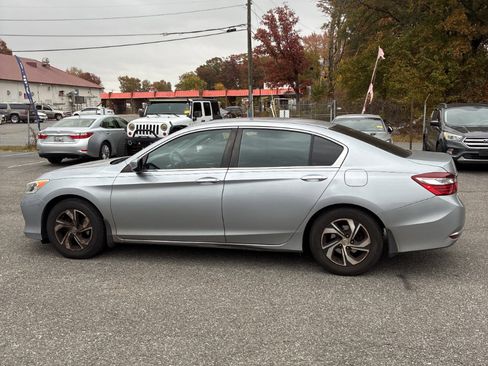 Used 2017 Honda Accord LX image 5