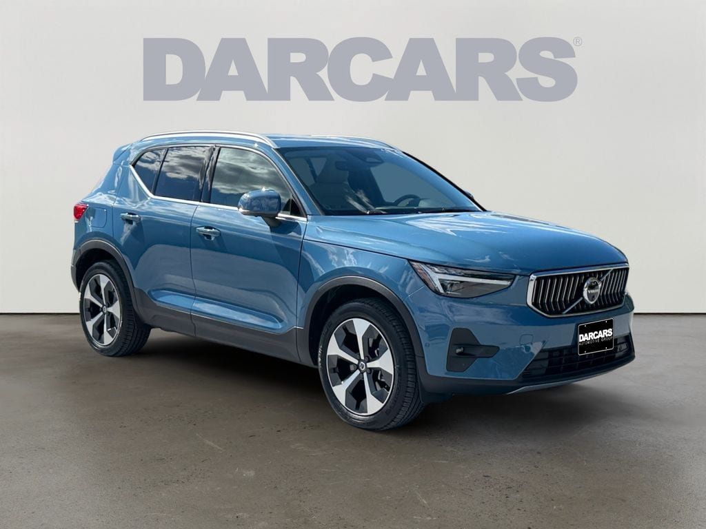 Certified 2024 Volvo XC40 B5 Plus w/ Climate Package AWD/4WD image 1