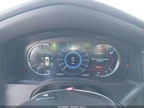 Used 2016 Cadillac Escalade Luxury RWD image 10