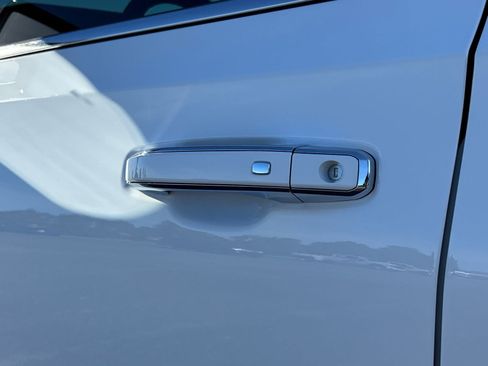 New 2026 GMC Yukon XL Elevation image 38