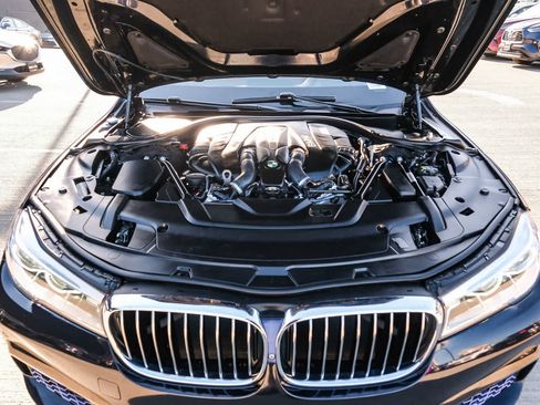 Used 2018 BMW 750i xDrive AWD/4WD image 28