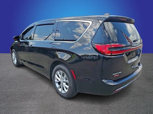 Used 2025 Chrysler Pacifica Select AWD/4WD image 6