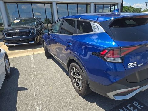Certified 2025 Kia Sportage EX FWD image 4